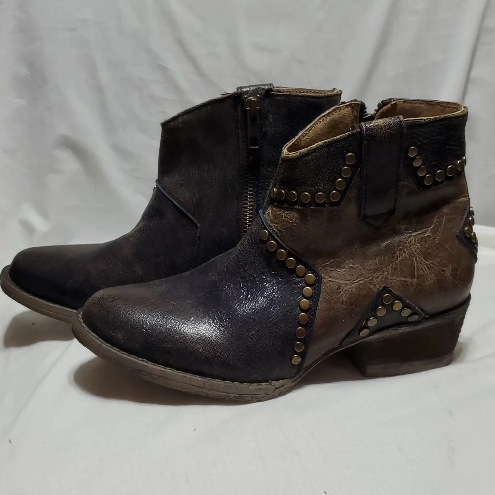 Circle G corral distressed ankle boots studded blue brown leather